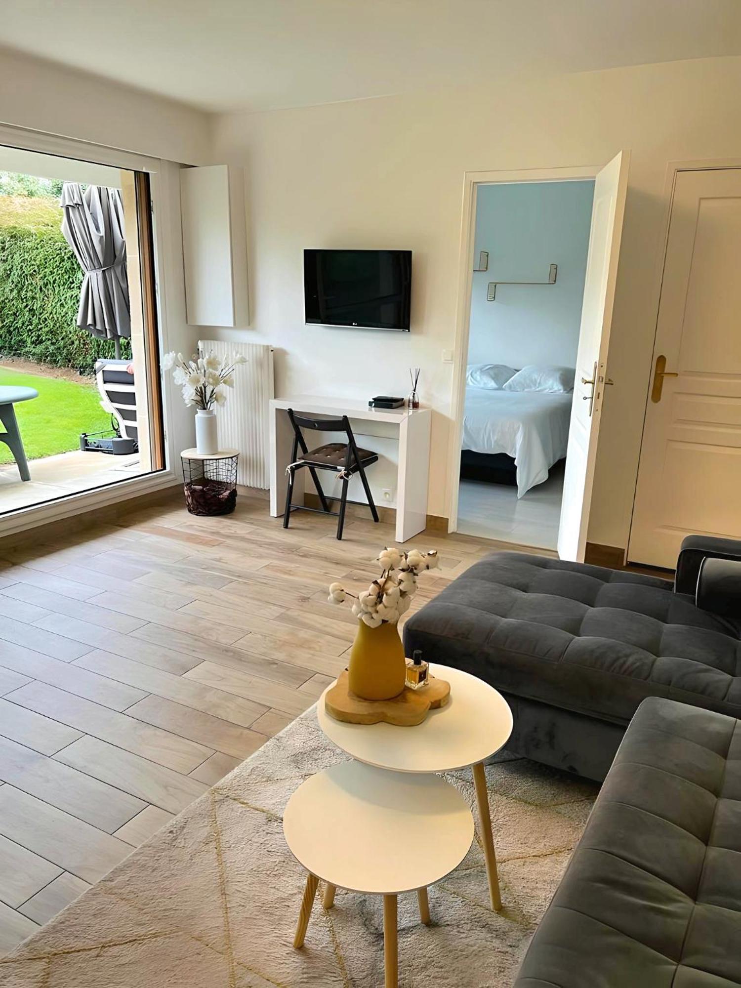 Appartement Avec Jardin Prive - 2 A 4 Voyageur Chaville Exterior photo