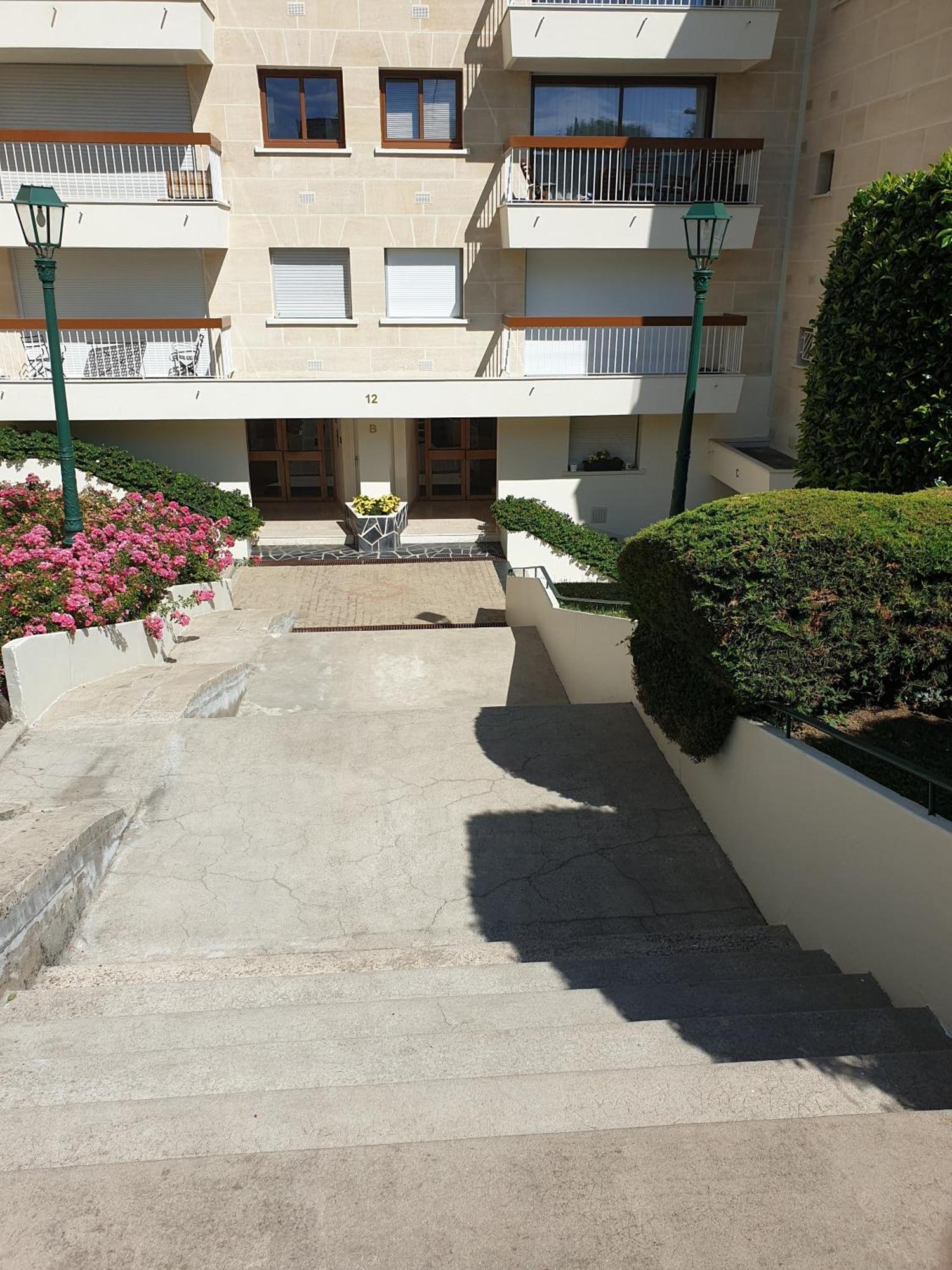 Appartement Avec Jardin Prive - 2 A 4 Voyageur Chaville Exterior photo